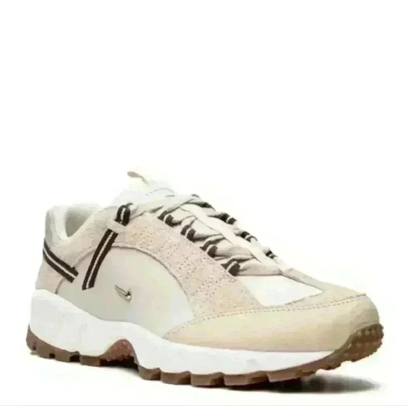 Nike x Jaquemus - Picture 2 of 10